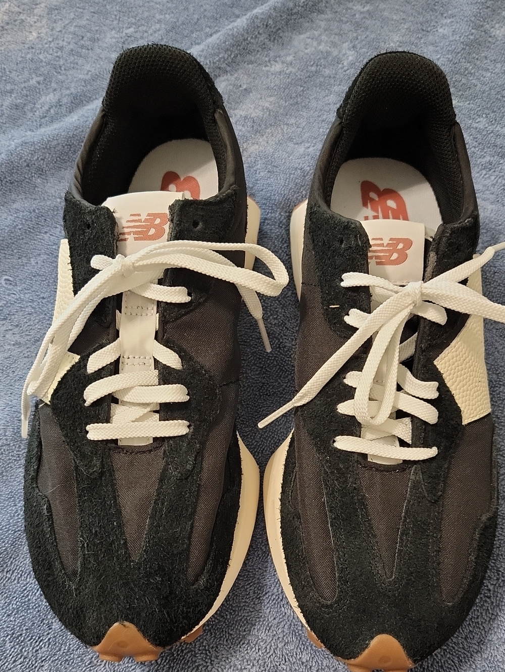 New Balance Women’s 327 Classic Retro Runner — Black Size 10 - Picture 2 of 11